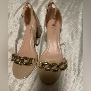 NWT Forever Gold Link Beige/Taupe mini heel